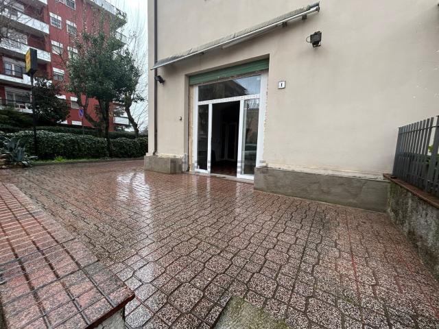 Locale Commerciale in affitto a Foligno, Umbria