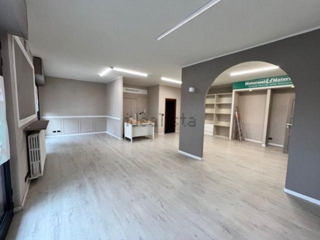 Locale Commerciale in affitto a Piemonte, Alessandria