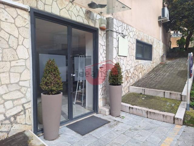 Locale Commerciale in affitto a Triggio, Benevento