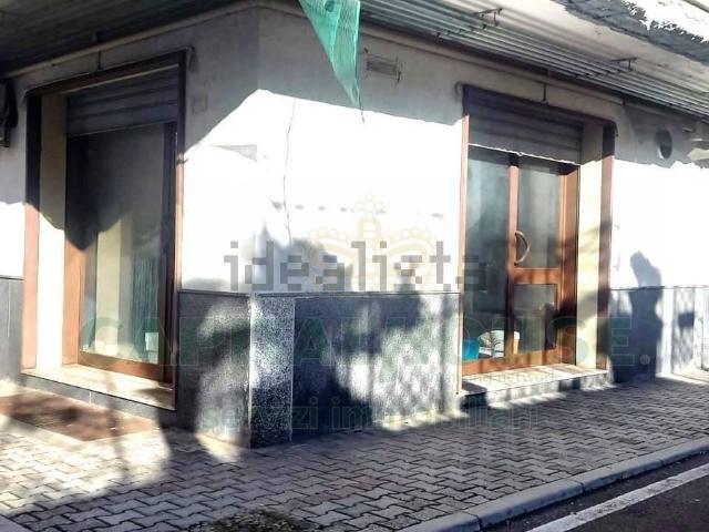Locale Commerciale in affitto a Sant'Andrea dei Lagni, Santa Maria Capua