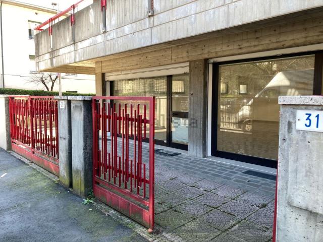 Locale Commerciale in affitto a San Faustino-Madonnina-Quattroville, Modena