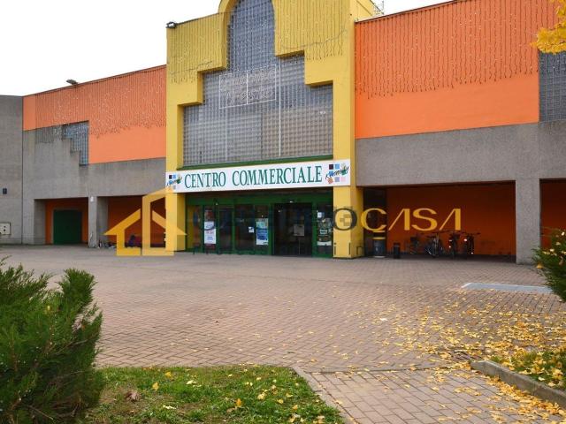 Locale Commerciale in affitto a Moncucco, Brugherio