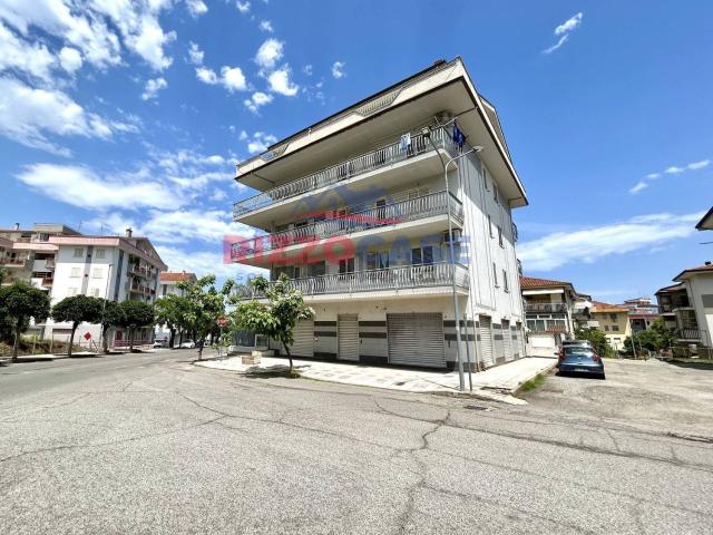 Locale Commerciale in affitto a Corigliano-Rossano, Calabria