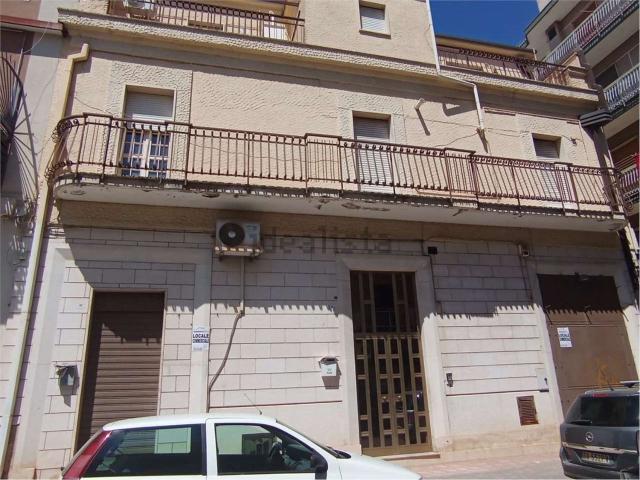 Locale Commerciale in affitto a Puglia, Bari
