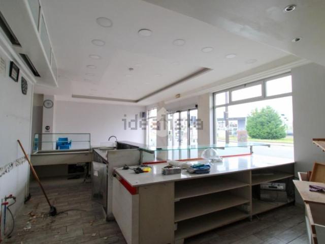 Locale Commerciale in affitto a Paullo, Lombardia