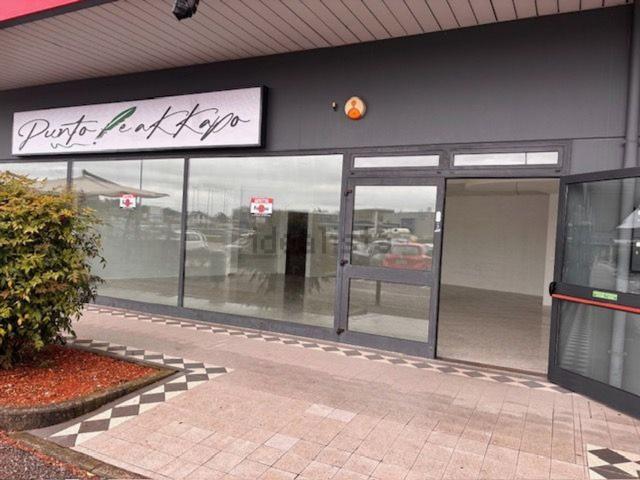 Locale Commerciale in affitto a Buttrio, Friuli-Venezia Giulia