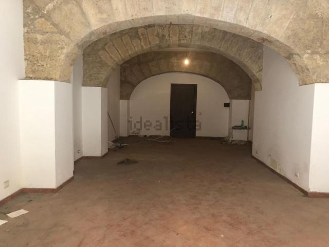 Locale Commerciale in affitto a I Circoscrizione, Palermo