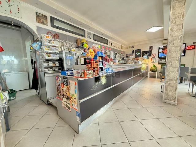 Locale Commerciale in affitto a Piane di Vaccina, Roma Capitale