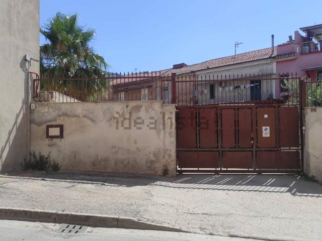 Locale Commerciale in affitto a Maddaloni, Campania