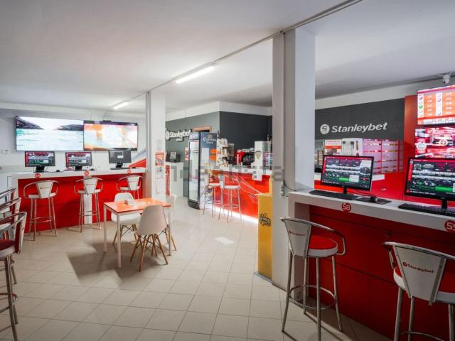 Locale Commerciale in affitto a Chiari, Lombardia