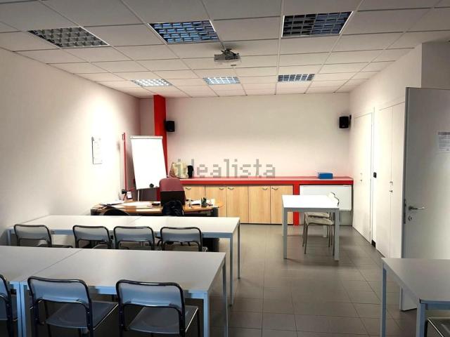 Locale Commerciale in affitto a Capannori, Lucca