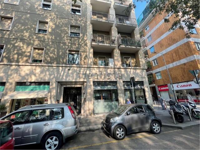 Locale Commerciale in affitto a Centro storico, Milano