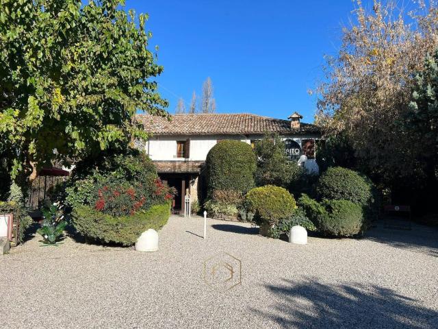 Locale Commerciale in affitto a Unione Alto Ferrarese, Vigarano Mainarda