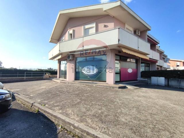 Locale Commerciale in affitto a Moriago Della Battaglia, Veneto