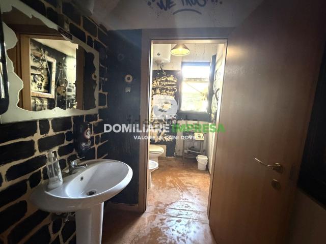 Locale Commerciale in affitto a Puglia, Lecce