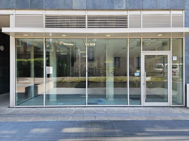 Locale Commerciale in affitto a Treviglio, Lombardia