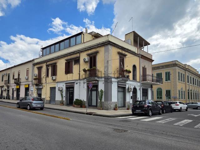 Locale Commerciale in affitto a III Circoscrizione, Messina