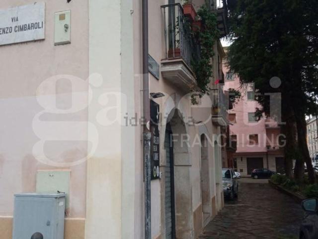 Locale Commerciale in affitto a Benevento, Campania