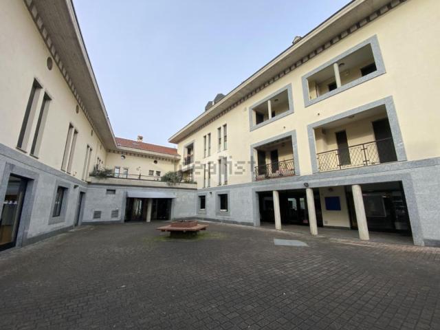 Locale Commerciale in affitto a Trezzo Sull'adda, Lombardia