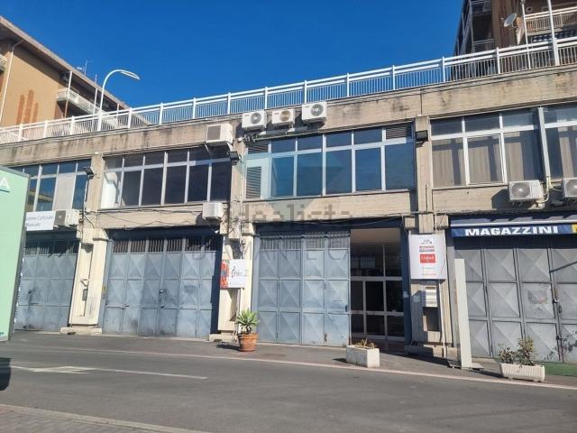 Locale Commerciale in affitto a Canalicchio, Tremestieri Etneo