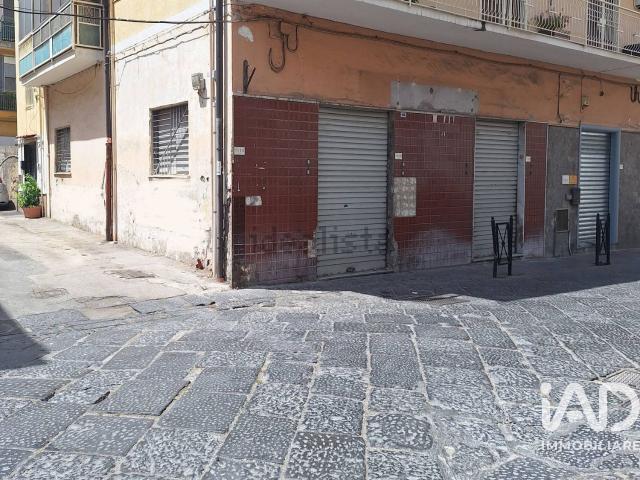 Locale Commerciale in affitto a Angri, Campania