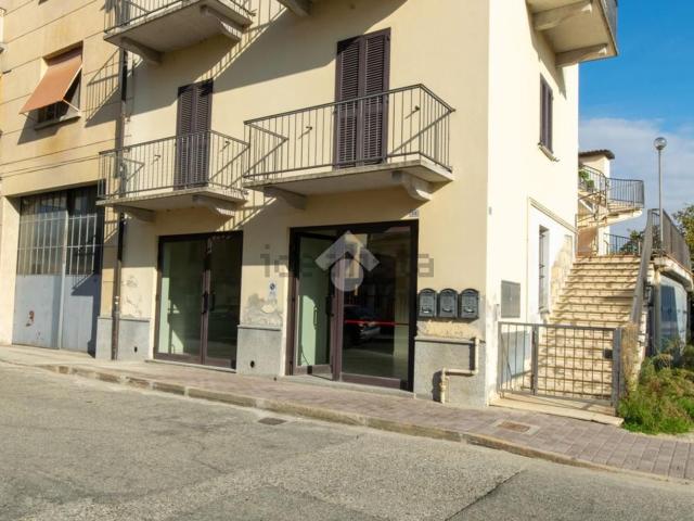 Locale Commerciale in affitto a Piemonte, Alessandria