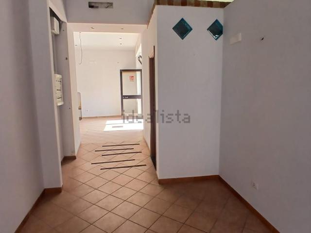 Locale Commerciale in affitto a Campiglioni, Itri
