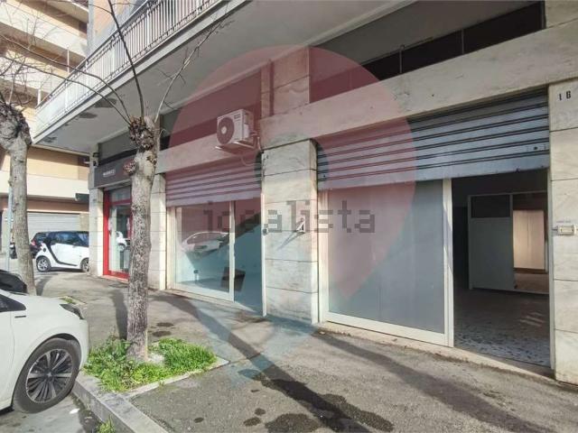 Locale Commerciale in affitto a Rancitelli, Pescara