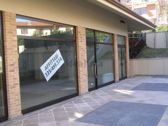Locale Commerciale in affitto a Castiglione Torinese, Piemonte