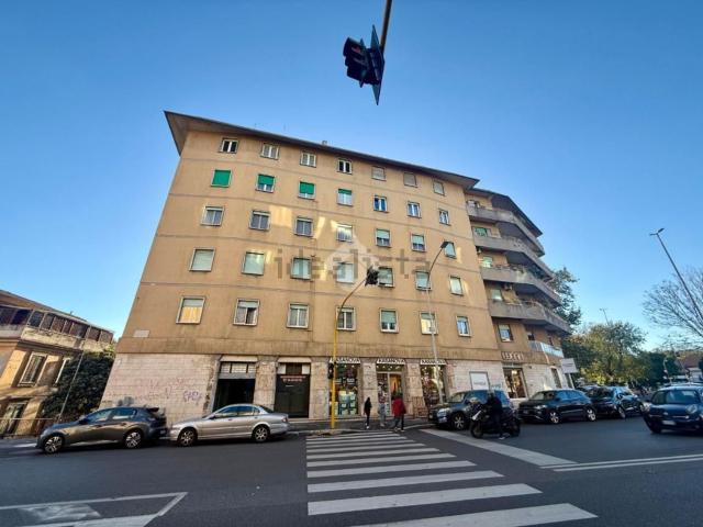 Locale Commerciale in affitto a Municipio Roma XIV, Roma Capitale