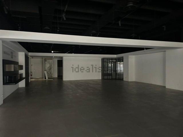 Locale Commerciale in affitto a Nova Milanese, Lombardia