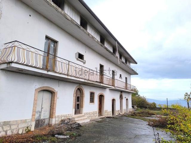 Locale Commerciale in affitto a Pietradefusi, Campania
