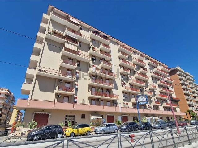 Locale Commerciale in affitto a II Circoscrizione, Palermo