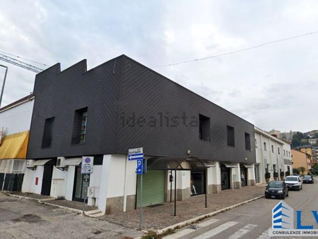 Locale Commerciale in affitto a Frosinone, Lazio