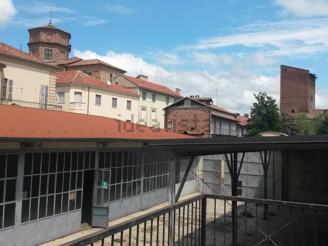 Locale Commerciale in affitto a Rione Cattedrale, Piemonte