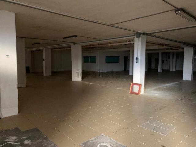 Locale Commerciale in affitto a Puglia, Lecce