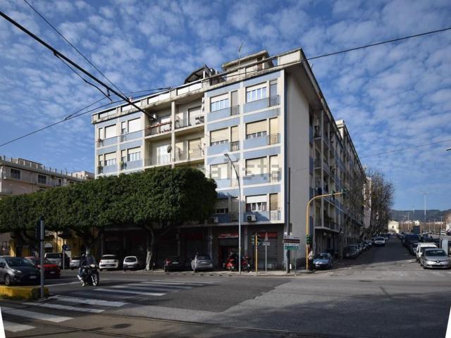Locale Commerciale in affitto a V Circoscrizione, Messina