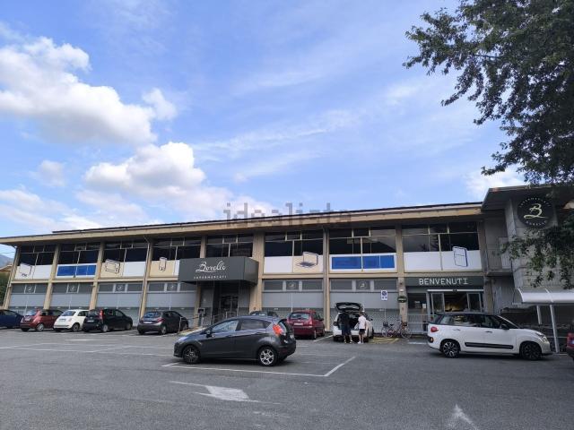Locale Commerciale in affitto a Borgata Merlo, Piemonte