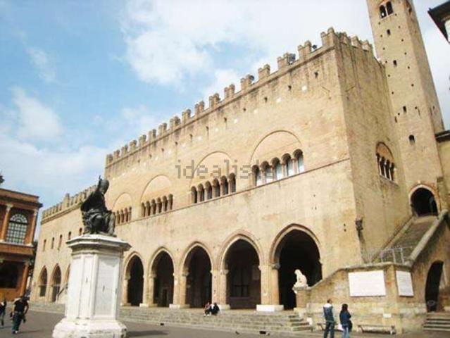 Locale Commerciale in affitto a Rimini, Reggio Emilia