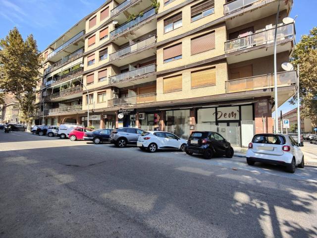 Locale Commerciale in affitto a IV Circoscrizione, Messina