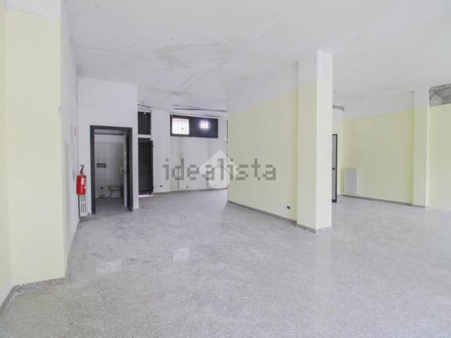 Locale Commerciale in affitto a Paullo, Lombardia