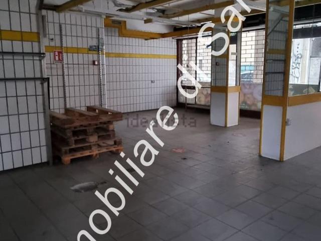 Locale Commerciale in affitto a Santuario, Saronno