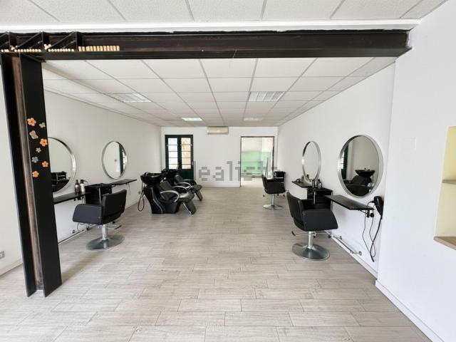 Locale Commerciale in affitto a Bussolengo, Veneto