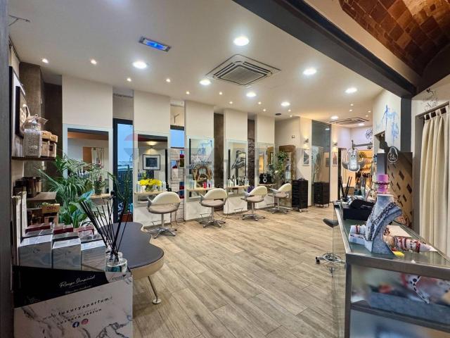 Locale Commerciale in affitto a San Pantaleo, Pistoia