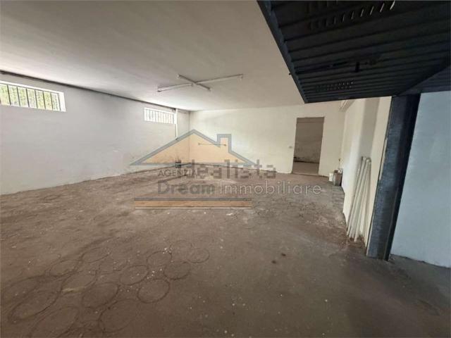 Locale Commerciale in affitto a Melito Di Napoli, Campania