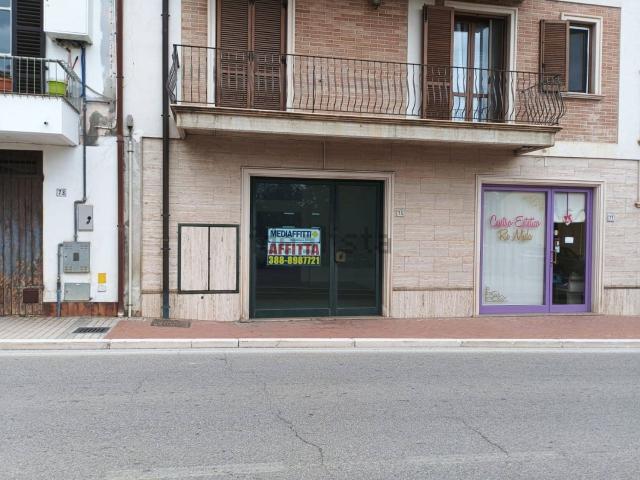 Locale Commerciale in affitto a Pianella, Abruzzo