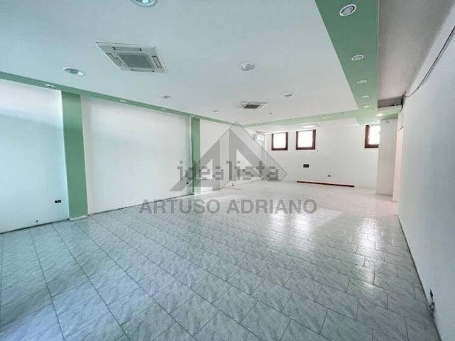 Locale Commerciale in affitto a Fonte, Loria