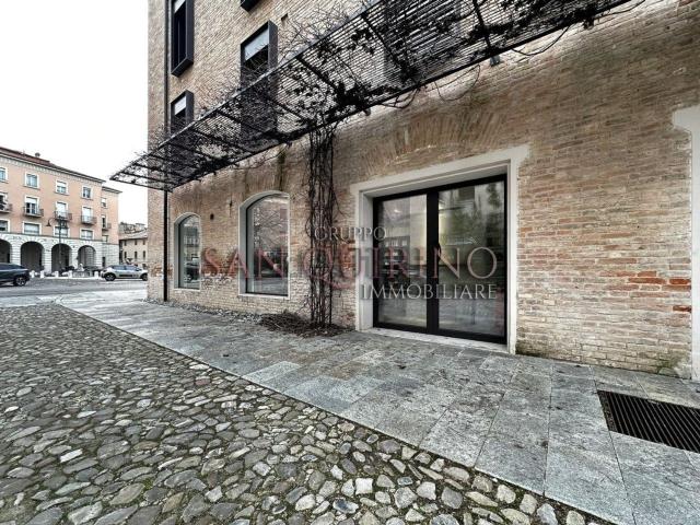 Locale Commerciale in affitto a Unione dei comuni del Distretto Ceramico, Formigine