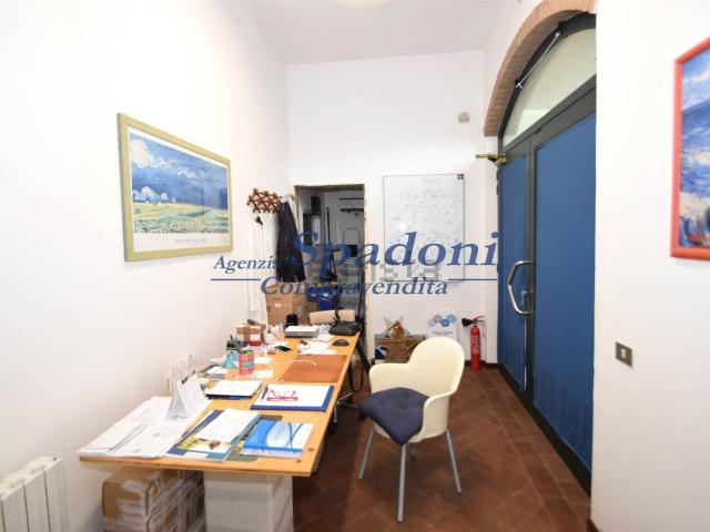 Locale Commerciale in affitto a Pieve A Nievole, Toscana