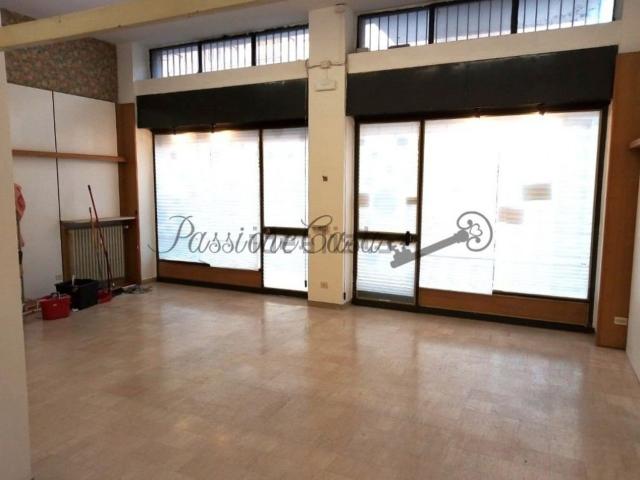 Locale Commerciale in affitto a Vigevano, Lombardia